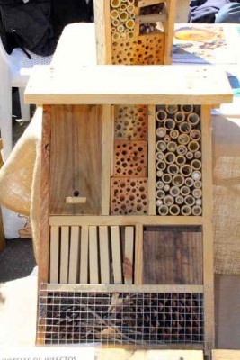 3.jpg (33.1 KiB) 2843 mal betrachtet Insektenhotel