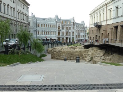einTeil der vor 3 Jahren bei Strassenbauarbeiten freigelegten alten Stadtmauer