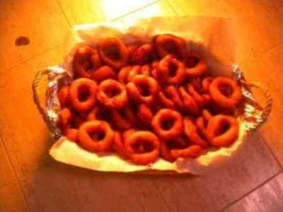 buñuelos de calabaza.jpg (16.06 KiB) 48500 mal betrachtet "BUÑUELOS DE CALABAZA" sind ein typisches Gebäck für diese Region. Es gibt sie hauptsächlich zu San José (am 19. März) und in der Winterzeit. Sie werden mit Mehl, gekochten Zucchini, Hefe und Zucker zubereitet. (Foto Angeles Martí Senabre)