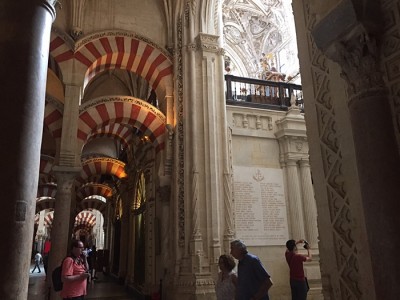 Übergang in die Kirche