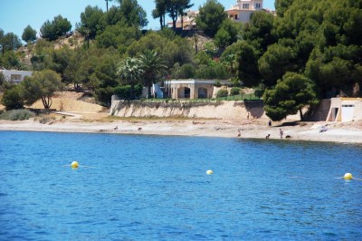 Hund 1.JPG (136.2 KiB) 9725 mal betrachtet "Playa de l'Olla" von der Bar "Porto Senso" aus gesehen"