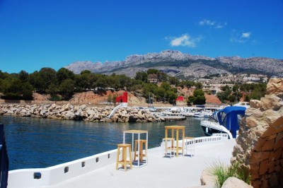 Landeinwärts der Blick auf die Sierra de Bernia