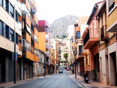 8 Straße DSC_0817.JPG (1.78 MiB) 11362 mal betrachtet schattige Häuserschluchten vor der Altstadt