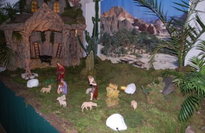 Krippe.JPG (138.84 KiB) 22769 mal betrachtet Der Stall von Bethlehem mit der (noch) leeren Krippe vor Weihnachten - Deutschland