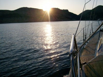 Dieselbe Felsenküste bei Sonnenuntergang