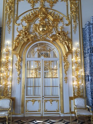 image.jpeg (191.05 KiB) 3313 mal betrachtet ... und von innen, unglaublicher Prunk, seeehr schön...