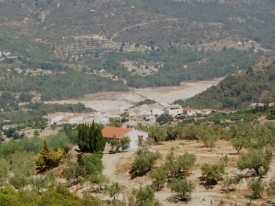 Guadalest am 18.08-.JPG (284.9 KiB) 2289 mal betrachtet Stausee von Guadalest vor 10 Tagen (18. August 2016)