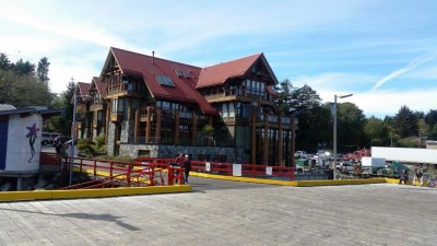 Das erste Hotel am Platz am Hafen von Ucluelet.