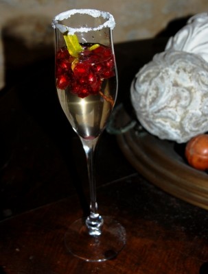 Granate.JPG (193.48 KiB) 2464 mal betrachtet Mit Cava und Lavendelpuderzuckerrand geht auch... ;)