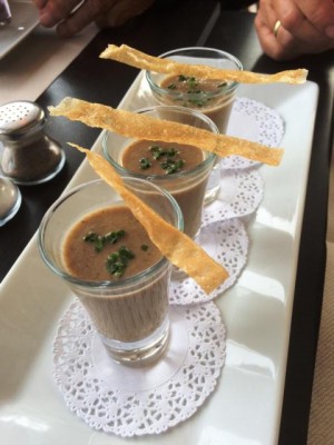 Gruss aus der Küche.JPG (43.57 KiB) 2689 mal betrachtet Gruß aus der Küche: Champignoncremesuppe