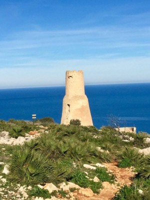 Weiter geht der Fußweg am Torre vorbei ...