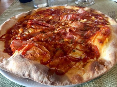 Hauptgericht<br />Pizza Barbacoa (alternativ Pasta con salmon)