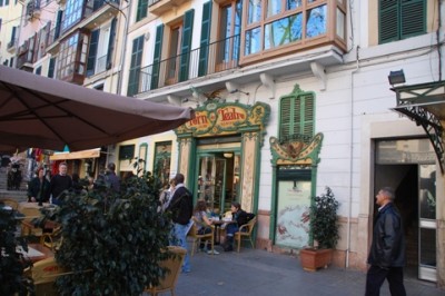 11 - Forn des Teatre - älteste Bäckerei Palmas.JPG (138.53 KiB) 5196 mal betrachtet Forn des Teatre, die älteste Bäckerei Palmas