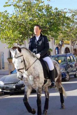 2f - 1.jpg (34.84 KiB) 2196 mal betrachtet die letzte der Reiter/-innen