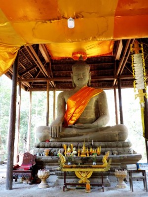 DSCN8515 Buddha.JPG (63.13 KiB) 6137 mal betrachtet Nach der Schreckensherrschaft der Roten Kmer<br />dürfen auch wieder Buddhas verehrt werden