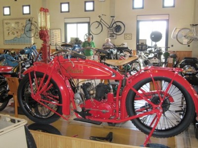 Museo motocicletas - innen 02.jpg