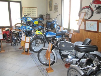 Museo motocicletas - innen 01.jpg