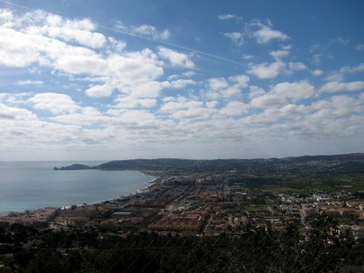 ... und auf der anderen Seite die Bucht von Jávea.