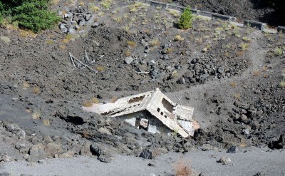 DSCN4545.JPG (144.88 KiB) 4592 mal betrachtet Auf dem Weg ein von Lava verschüttetes Haus.