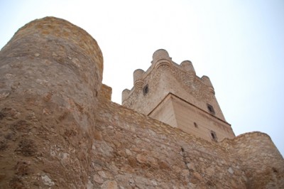 Castillo Atalaya mit dem &quot;Torre de la Homenaje&quot; - unten der maurische, oben der christliche Teil