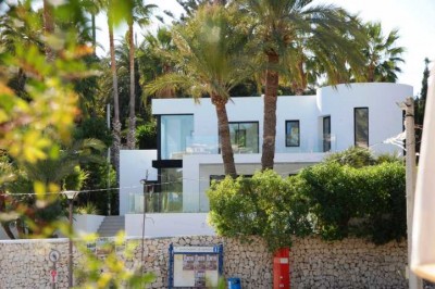 14 zu schattigen Häusern für viel Geld DSC_0937.JPG (81.88 KiB) 1857 mal betrachtet die auch in schattiger Lage fast 2 Millionen kosten