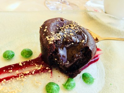 IMG_6231.JPG (213.08 KiB) 2668 mal betrachtet Bizcocho de chocolate<br />köstlich mit der grünen Minzsauce
