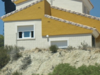 Neues Haus in einer Urbanisation
