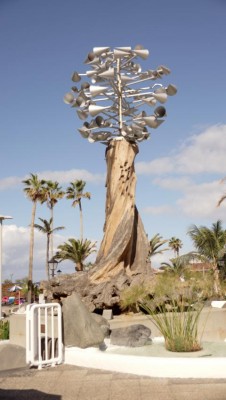 In Puerto de la Cruz befinden sich die Martianez-Bäder, die von Cesar Manrique, dem Künstler aus Lanzarote, entworfen wurden.