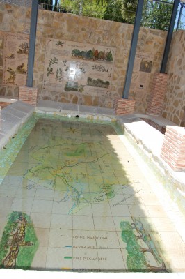 A-Lav Detail1.JPG (2.72 MiB) 10962 mal betrachtet Detail des Lavaderos in Benifallím mit handbemalten Kacheln