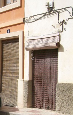 Persianas - links bin Zuhause.jpg (249.83 KiB) 13483 mal betrachtet Links ist jemand zu Hause, die Bewohner des rechten Hauses sind ausgegangen.