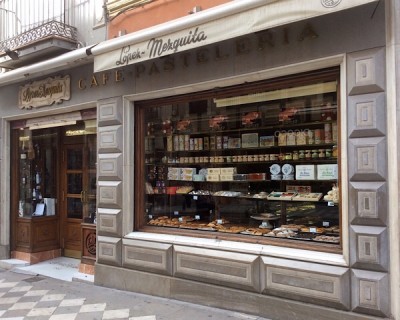 Eines der schönen traditionellen Cafés Granadas