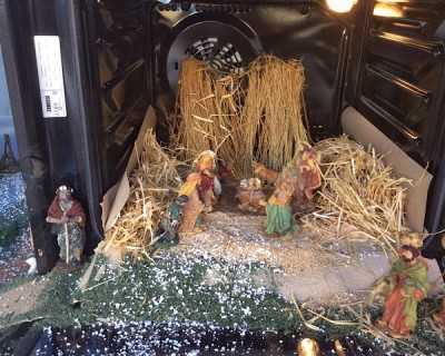 A77F6B3C-C16A-4E6B-99D3-75BDC55166F3.jpeg (147.25 KiB) 4215 mal betrachtet Krippe im Backofen