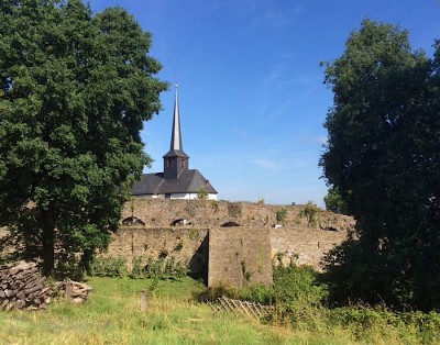 Die Kirchturmspitze von Sankt Katharina