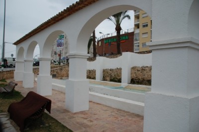 Riu-raus.JPG (108.51 KiB) 5654 mal betrachtet Die riu-raus nach einem Entwurf der Künstler Elías Urbez und Esteban Juárez.