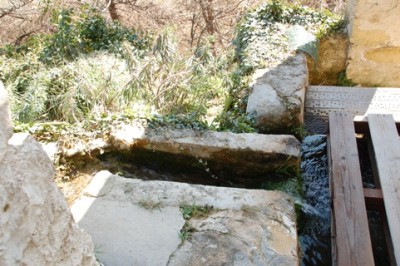 Lavadero. Becken wird von Quelle gespeist.JPG (130.21 KiB) 7509 mal betrachtet Wie auch in anderen Orten werden die Wasserbecken von einer Quelle gespeist.