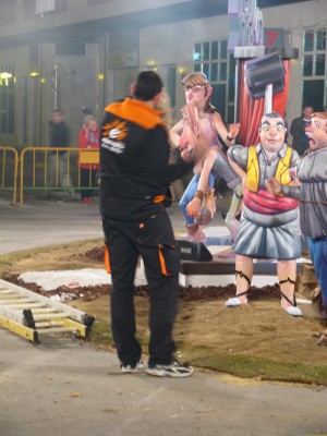 Die Feuerwerker bei der Arbeit