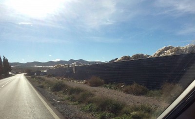 F1FD68A2-E26D-4760-B44A-098F274FD483.jpeg (148.32 KiB) 2552 mal betrachtet Hier wird ausgediente Plane der Gewächshäuser gesammelt;<br />auf dem Foto sieht man jedoch nur einen winzigen Teil