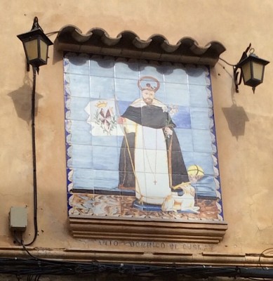 F6E13660-4E3D-4222-8B1F-501D018764CF.jpeg (121.89 KiB) 4679 mal betrachtet In diesem Haus wird San Domingo verehrt und wer die Augen aufmacht, entdeckt manch