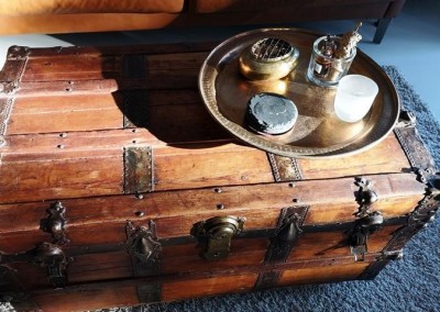 Mit Olivenöl virgen extra behandeltes Holz erhält einen Seidenglanz und ist (für einige Zeit) wasserabweisend.