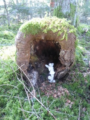 Auch Fabelwesen kann man beim Waldspaziergang begegnen