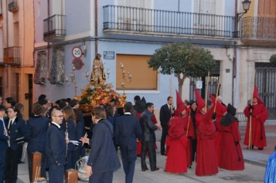 Auf dem Kirchplatz von Santa María