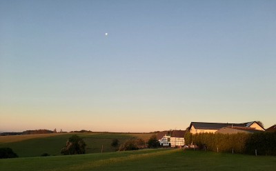 90B19909-6FD0-4080-A9A3-4378AE518B33.jpeg (188.46 KiB) 3271 mal betrachtet Der Mond geht „schlafen“