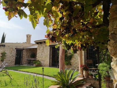 Fenstergitter.JPG (105.21 KiB) 3851 mal betrachtet @ Chris<br />Zur Anschauung habe ich jetzt extra für dich die Gitter am hellerlichten Tag geschlossen.