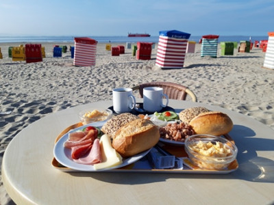 Frühstück am Strand.jpg