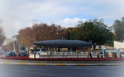 3C4DECAD-AFEC-4E45-ACD6-7C51506869B1.jpeg (199.87 KiB) 4705 mal betrachtet In Cartagena findet man in einem Kreisverkehr die Nachbildung <br />des U-Boots Peral; erbaut 1888 von dem aus Cartagena stammenden <br />Ingenieur Isaak Peral