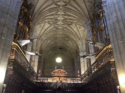 Auch in der Kathedrale von Granada gibt es zwei gegenüberliegende Orgeln
