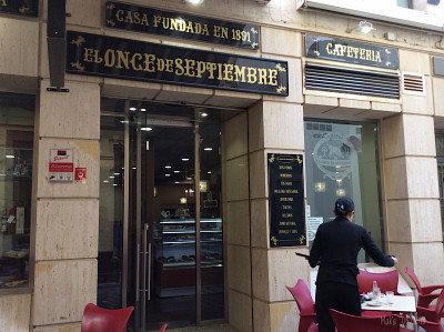 Die Pastelería Once de Septiembre hat nichts mit 9/11 zu tun.<br />Auch sie ist ein alteingesessener Traditionsbetrieb.<br />Sie wurde am 11. September 1891 eröffnet