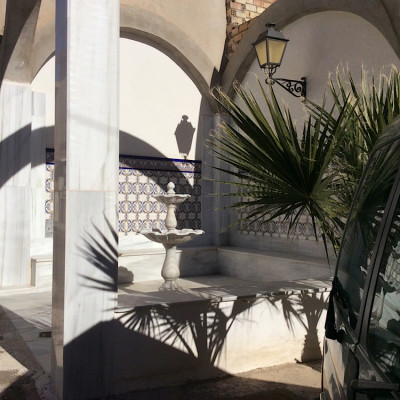 237D1EF7-5FDA-47AA-8642-BE575B5A0514.jpeg (194.66 KiB) 4463 mal betrachtet Versteckt in einigen Gassen: Plätze der Ruhe - natürlich aus weißem Marmor