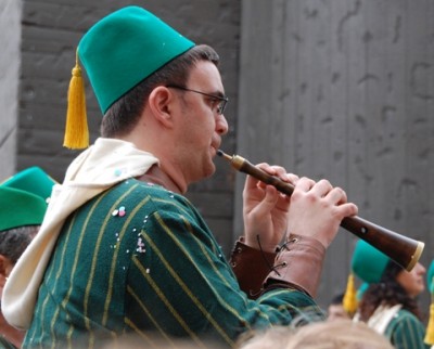 La dulzaina oder.JPG (157.11 KiB) 5630 mal betrachtet Ein typisches Instrument ist die dulzaina oder