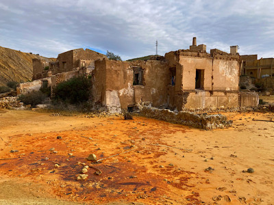 EFB7FA0B-A556-448B-A946-D9E186C2156E.jpeg (194.44 KiB) 4776 mal betrachtet Also - gesund riecht das hier nicht